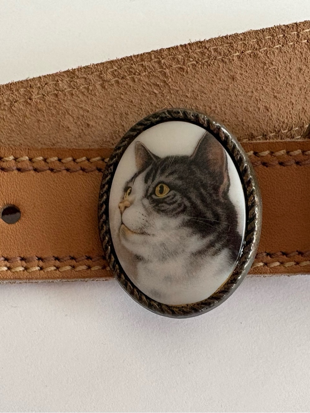 Vintage 32” Rawhide Tan Leather Belt with Cat Broach Belt Buckle EXCELLENT